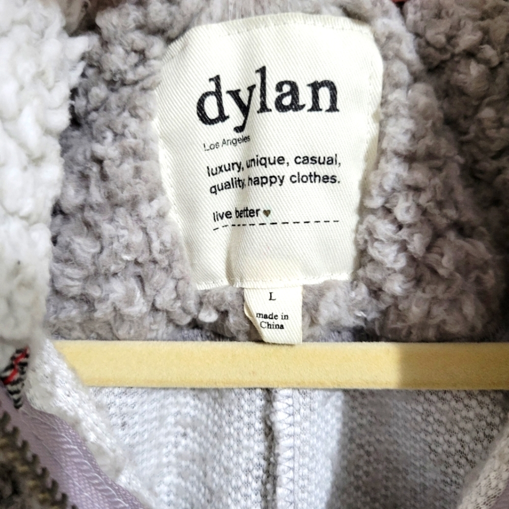 DYLAN faux fur pullover. Large - Picture 2 of 8